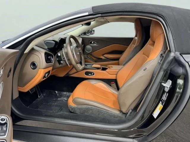 Aston Martin Vantage photo 19