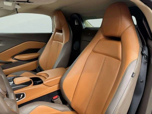 Aston Martin Vantage photo 22