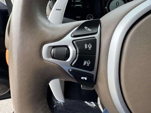 Aston Martin Vantage photo 28