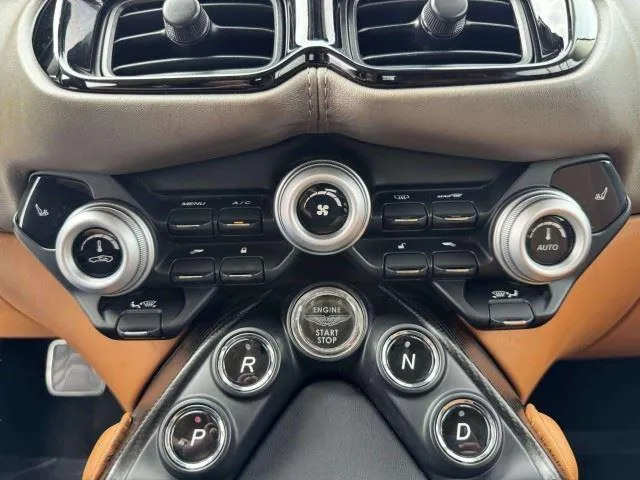Aston Martin Vantage photo 34
