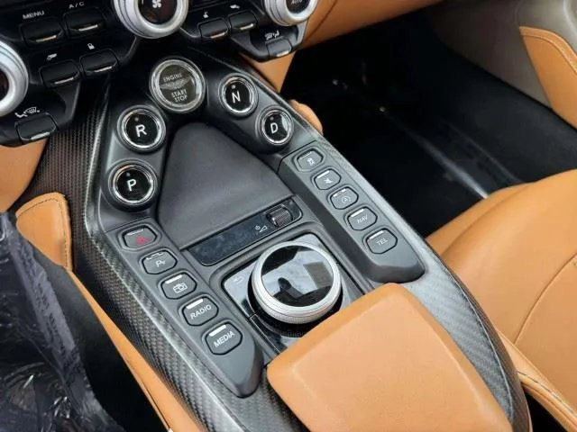 Aston Martin Vantage photo 35