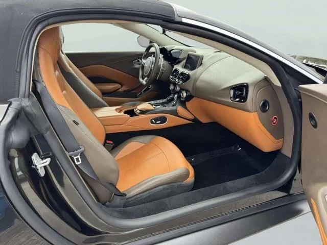 Aston Martin Vantage photo 36
