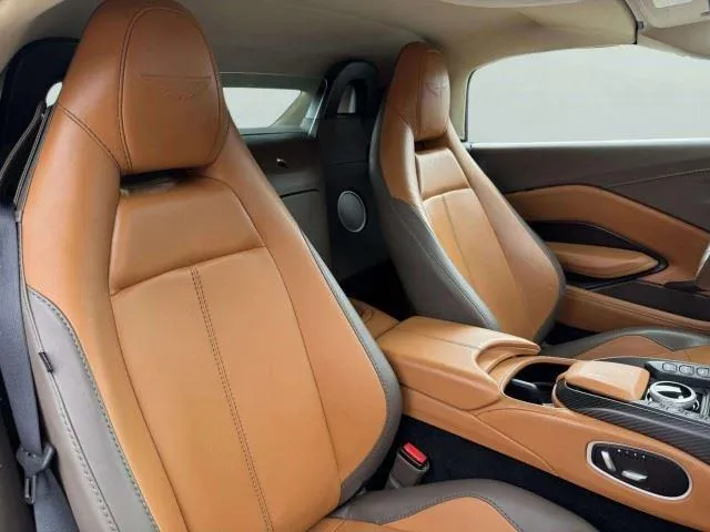 Aston Martin Vantage photo 39