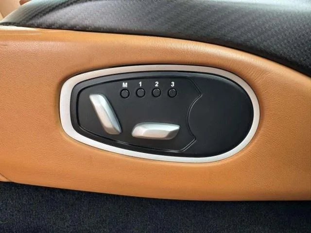 Aston Martin Vantage photo 42