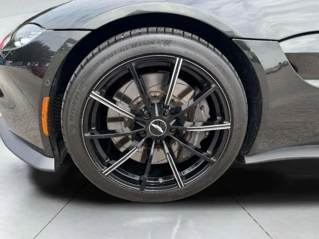 Aston Martin Vantage photo 46