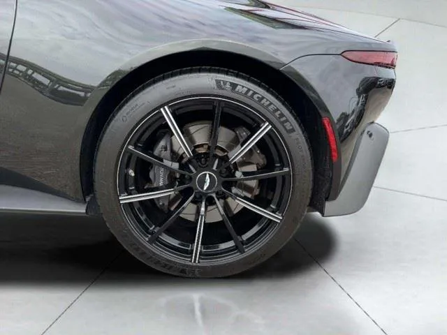 Aston Martin Vantage photo 47