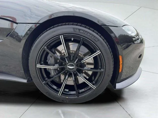 Aston Martin Vantage photo 49