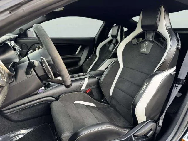 Ford Mustang photo 24