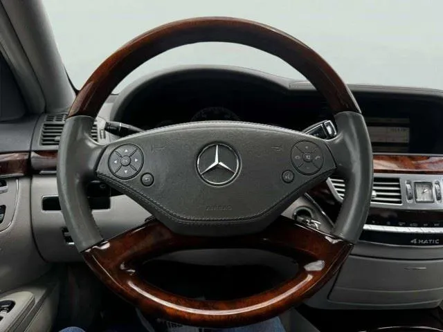 Mercedes-Benz S-Class photo 30