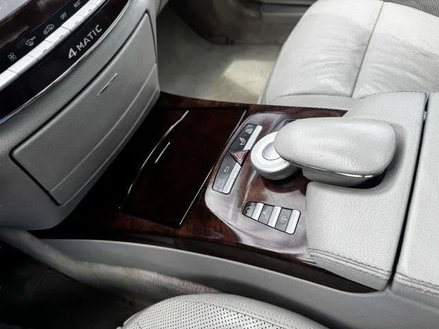 Mercedes-Benz S-Class photo 34