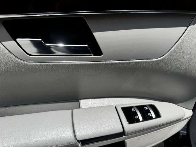 Mercedes-Benz S-Class photo 38