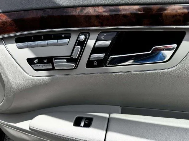 Mercedes-Benz S-Class photo 52