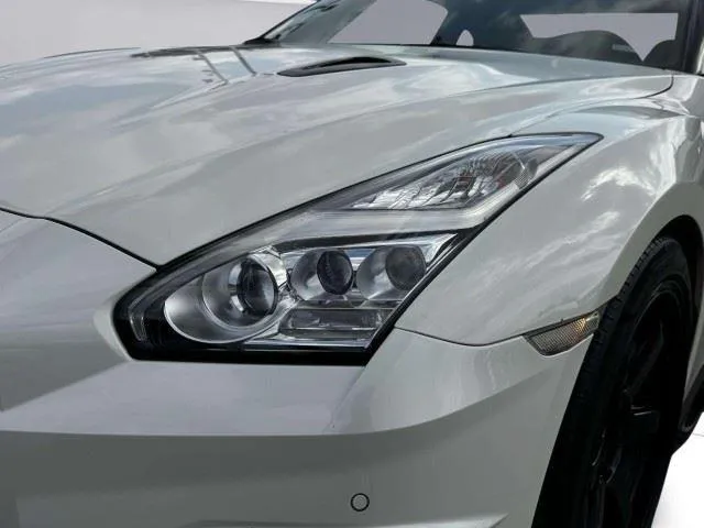 Nissan GT-R photo 14