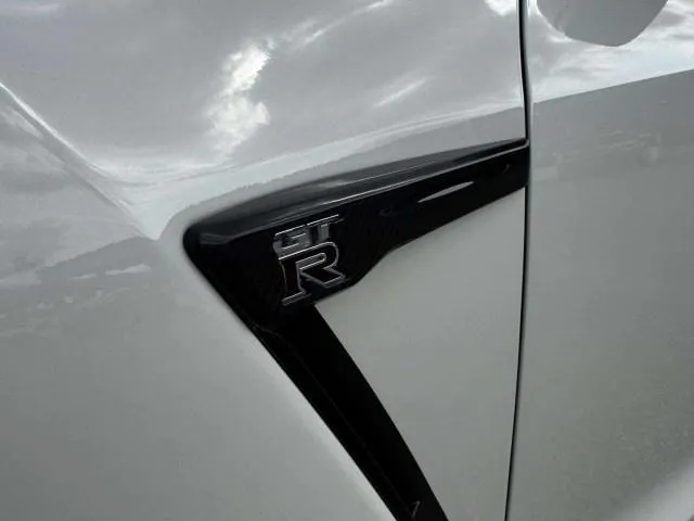 Nissan GT-R photo 15