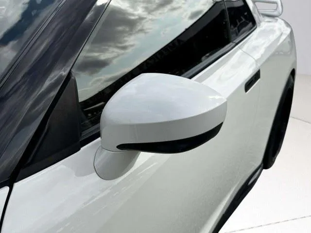 Nissan GT-R photo 16