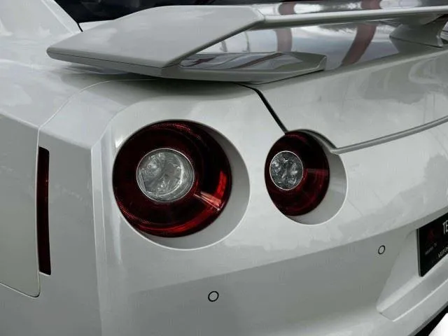 Nissan GT-R photo 17