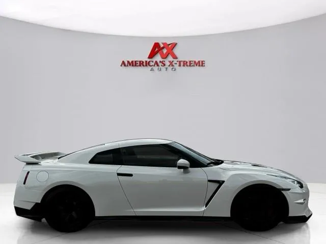 Nissan GT-R photo 7