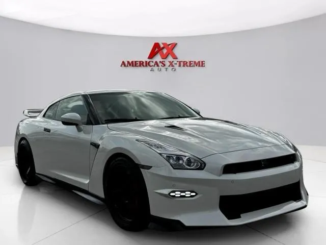 Nissan GT-R photo 8