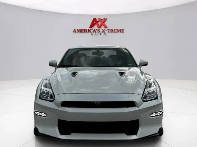 Nissan GT-R photo 9