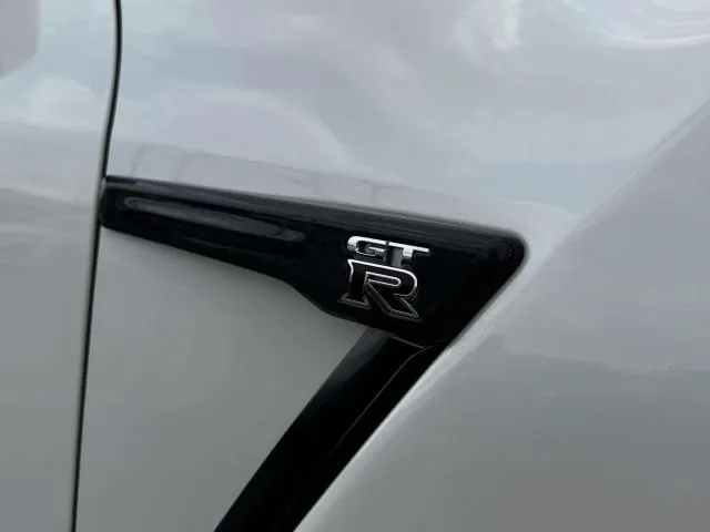 Nissan GT-R photo 11