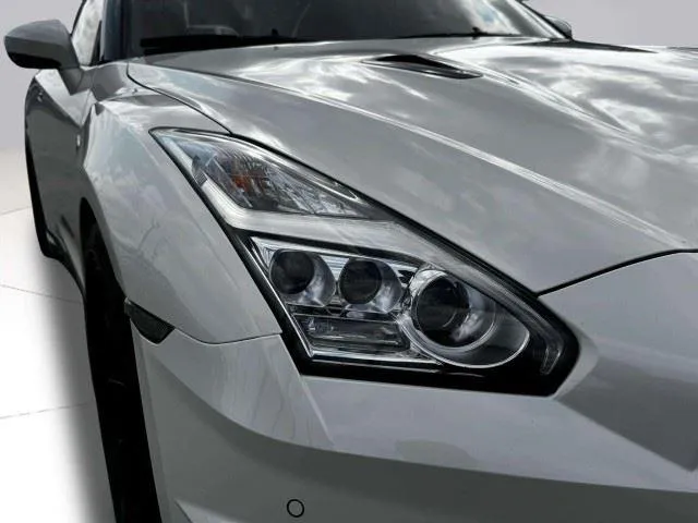 Nissan GT-R photo 12