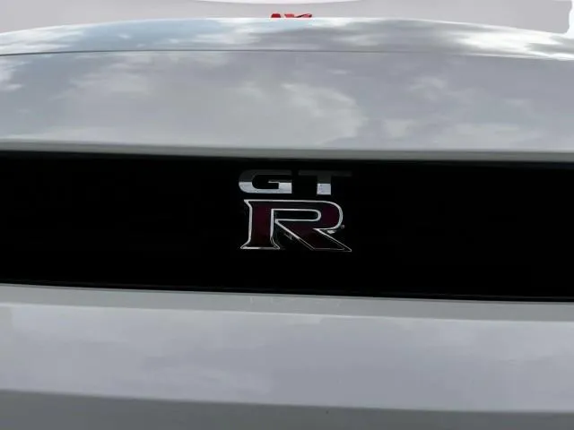 Nissan GT-R photo 13