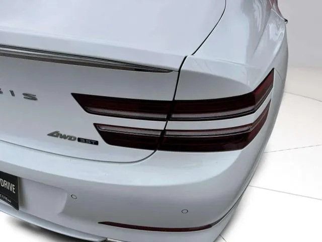 Genesis G80 photo 17