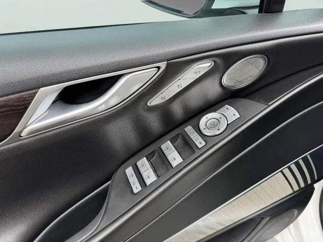 Genesis G80 photo 20