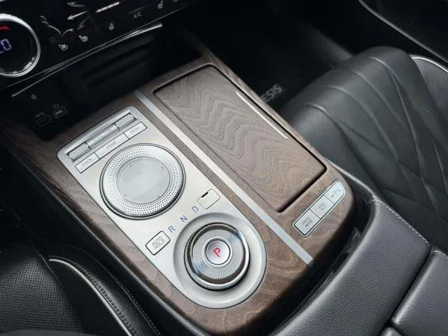 Genesis G80 photo 35