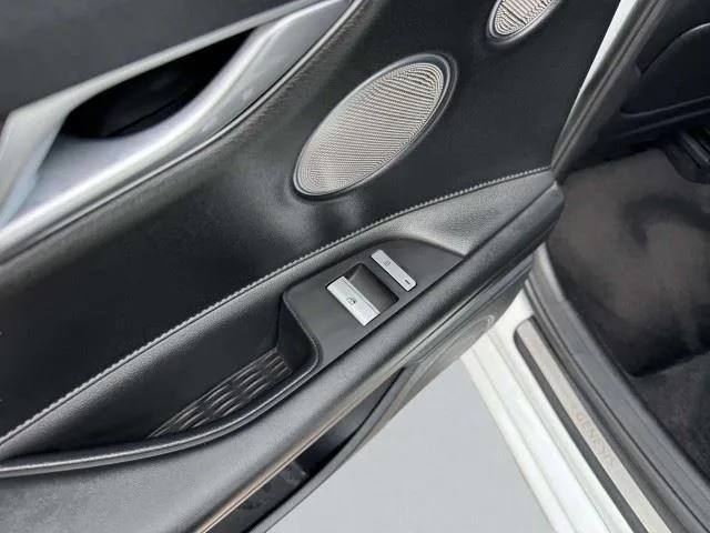 Genesis G80 photo 39