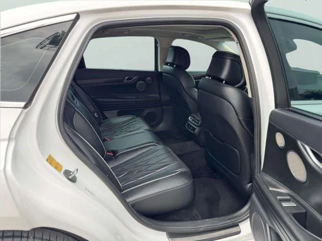 Genesis G80 photo 46