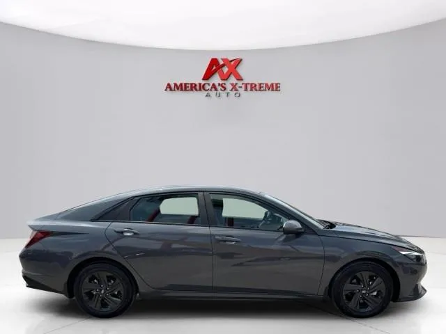 Hyundai Elantra photo 7