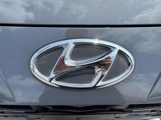 Hyundai Elantra photo 12