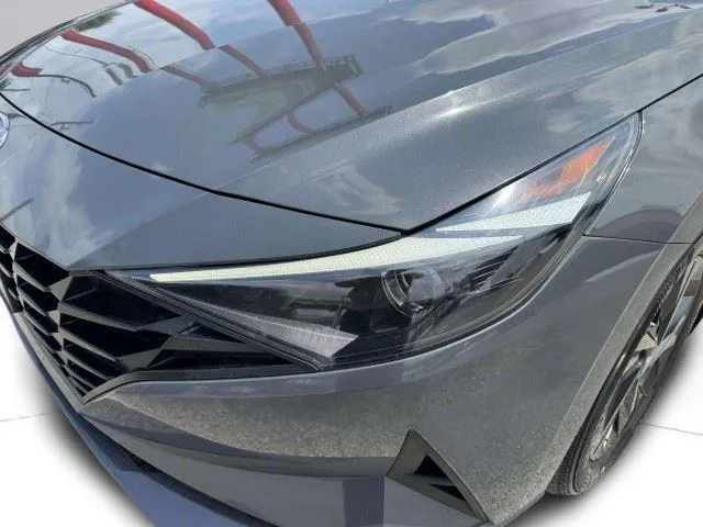Hyundai Elantra photo 13