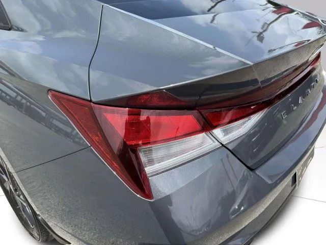 Hyundai Elantra photo 15