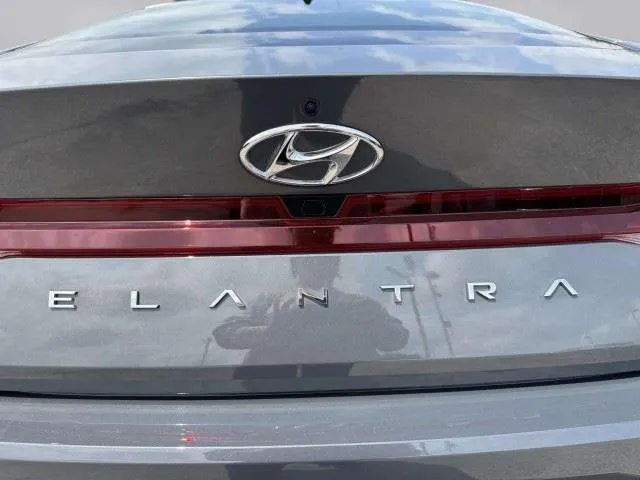 Hyundai Elantra photo 16