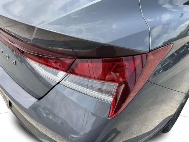 Hyundai Elantra photo 17