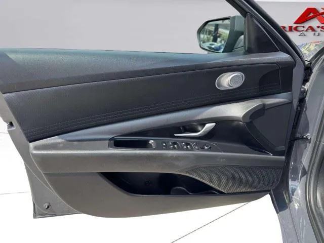 Hyundai Elantra photo 19