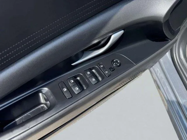 Hyundai Elantra photo 20