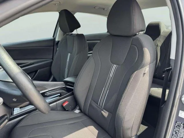Hyundai Elantra photo 21