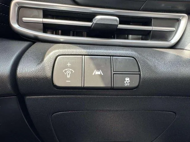 Hyundai Elantra photo 24