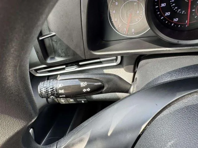 Hyundai Elantra photo 26