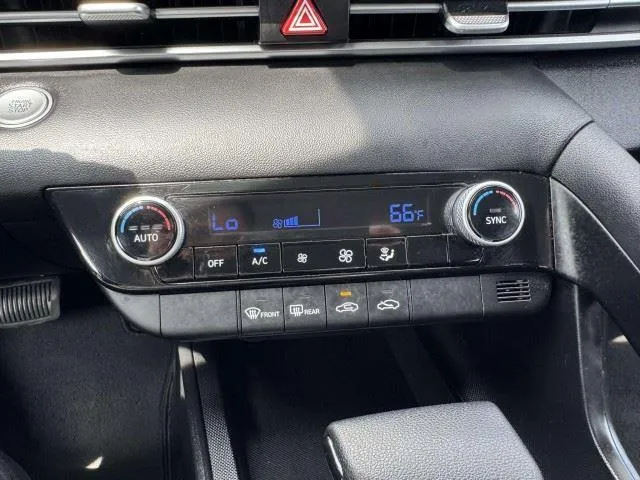 Hyundai Elantra photo 33