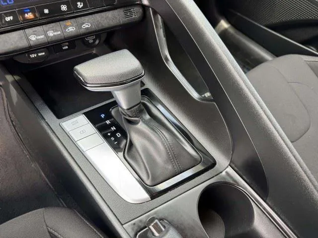 Hyundai Elantra photo 36