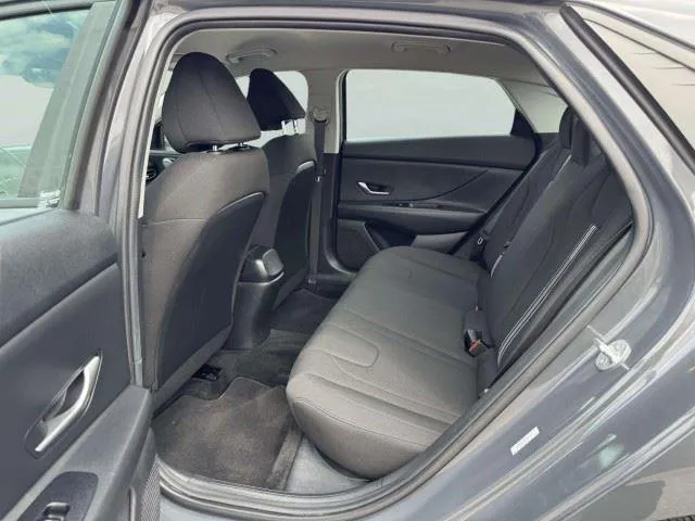 Hyundai Elantra photo 37