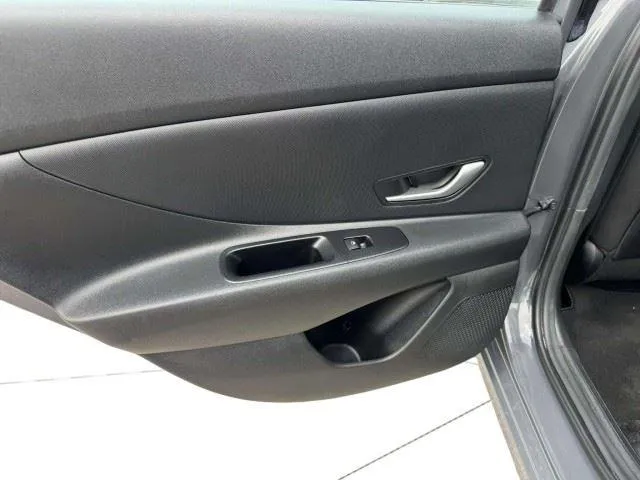 Hyundai Elantra photo 38