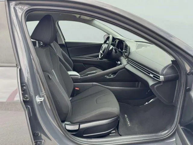 Hyundai Elantra photo 53