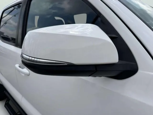 Toyota Tacoma photo 10