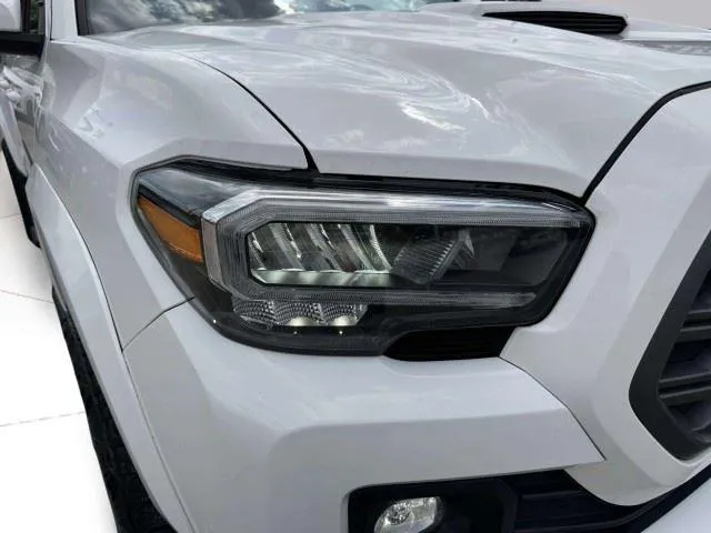 Toyota Tacoma photo 11