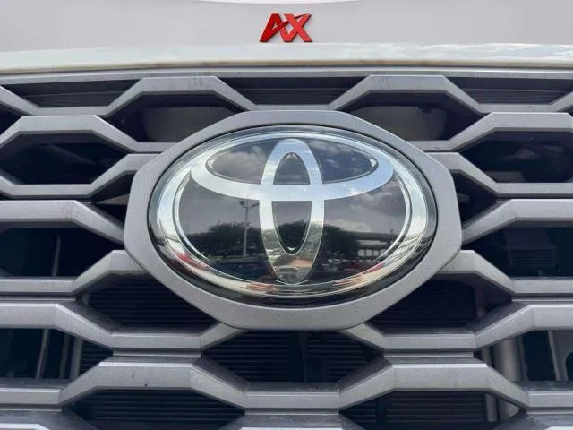 Toyota Tacoma photo 12
